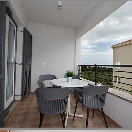 Ivmalu Apartments Tučepi Esterno foto