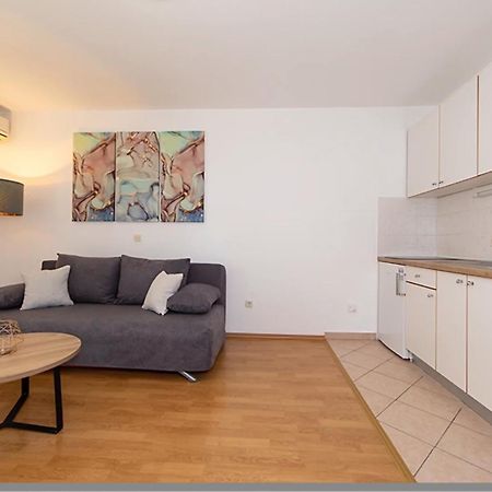 Ivmalu Apartments Tučepi Esterno foto