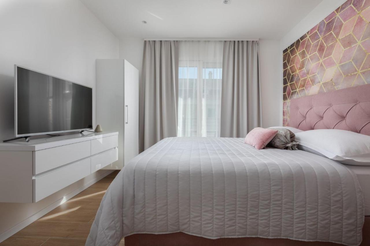 Ivmalu Apartments Tučepi Esterno foto