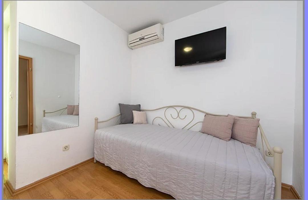 Ivmalu Apartments Tučepi Esterno foto