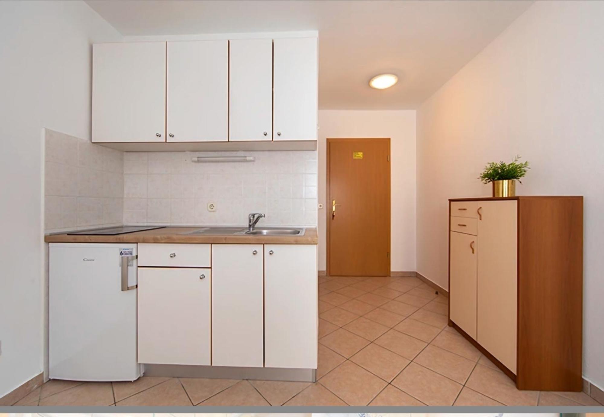 Ivmalu Apartments Tučepi Esterno foto