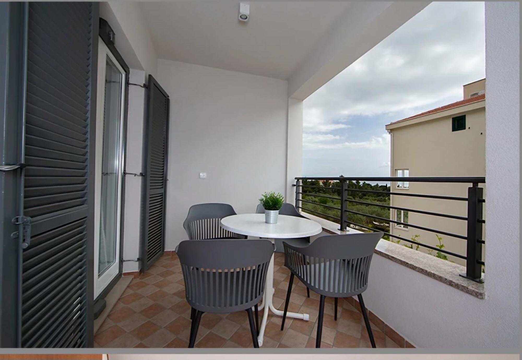 Ivmalu Apartments Tučepi Esterno foto