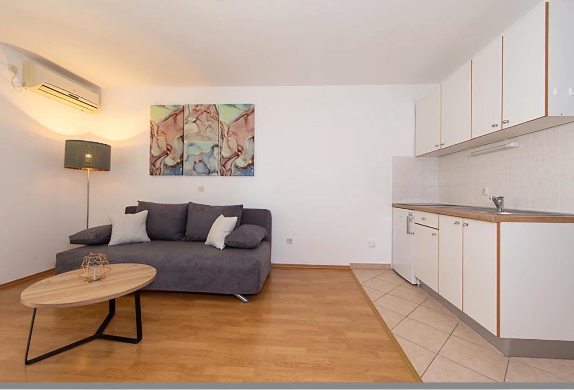 Ivmalu Apartments Tučepi Esterno foto